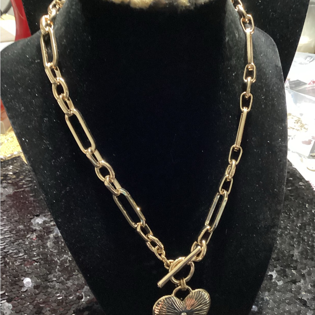 Gold Chain Necklace With Heart Pendant Gold Chain Necklace With Heart Pendant